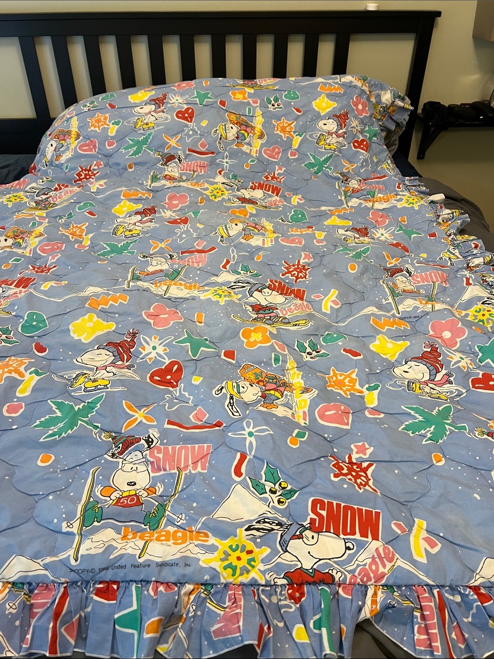 Peanuts Snoopy Ski Comforter - Blue with Red Yellow Green Pink White